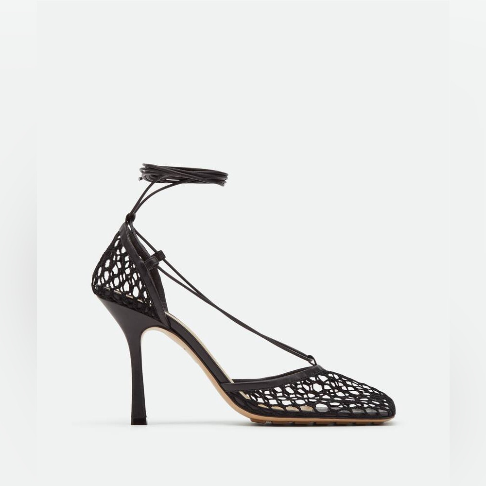 Bottega Veneta lace up heels, black, 39.5.